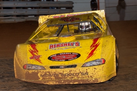 Jason Covert heads for victory at Hagerstown. (speedwerx.com)