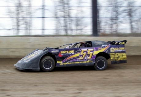Jeep Van Wormer tunes up before his April 18 victory at Eldora. (Dustin Jarrett)