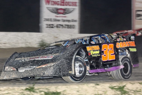 Phillip Cobb heads for his richest victory. (rewingphotos.com)