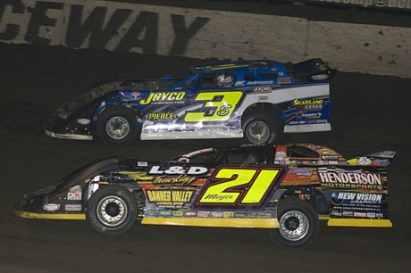 Billy Moyer (21) moves by Brian Shirley en route to a $5,000 victory. (Rich Edwards Jr.)