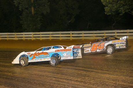 Mike Pegher Jr. (1) gets an edge on Andrew Wylie (84) at Hagerstown. (wrtspeedwerx.com)