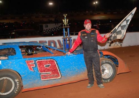 Frank Ingram celebrates. (mikessportsimages.com)