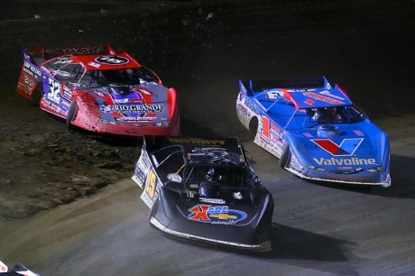 Bobby Pierce (32) ended up in the muddy part of Volusia's oval. (joshjamesartwork.com)