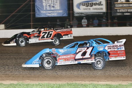 Brandon Overton (76) battles with Hudson O'Neal (71). (Mike Ruefer)