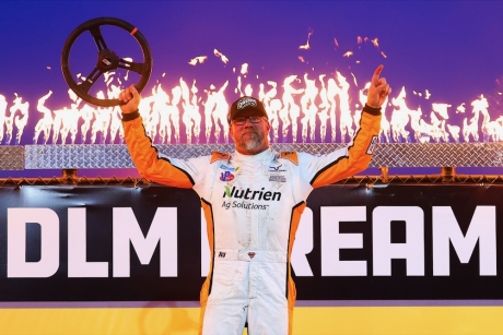 Winner Jonathan Davenport. (joshjamesartwork.com)