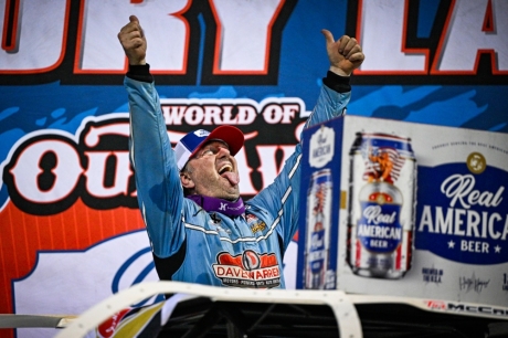 Tim McCreadie in victory lane. (Emily Schwanke/woolms.com)