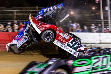 The Garrett Alberson-Cade Dillard tangle at Batesville. (heathlawsonphotos.com)