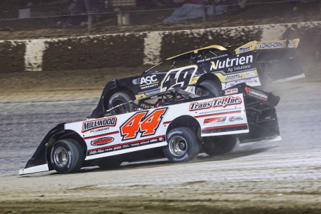 Chris Madden (44) runs second early at Eldora. Zach Yost()