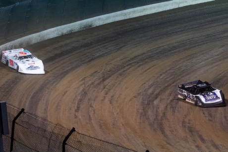 Carson Ferguson (left) and Chris Ferguson (right) battle at Eldora. (heathlawsonphotos.com)