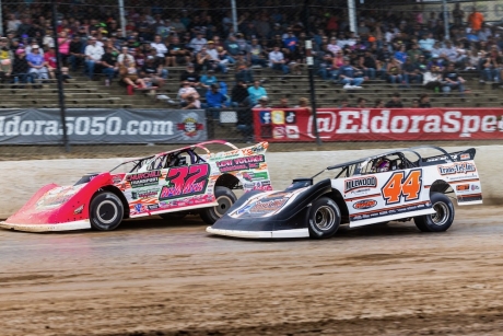 Winner Bobby Pierce (32) and runner-up Chris Madden (44) at Eldora. (heathlawsonphotos.com)