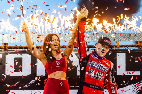 Abby Foster and Bobby Pierce in victory lane. (heathlawsonphotos.com)