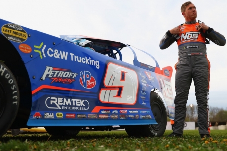 Nick Hoffman at Farmer City. (joshjamesartwork.com)