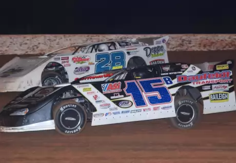 Birkhofer (15B) outran Mars (28). (DirtonDirt.com)