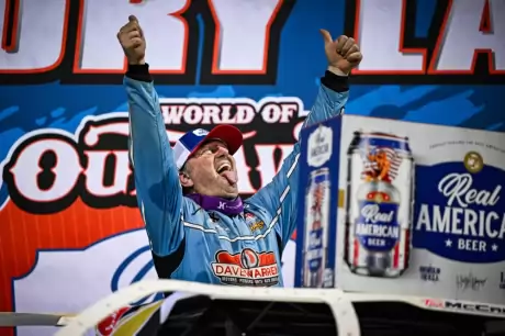 Tim McCreadie in victory lane. (Emily Schwanke/woolms.com)