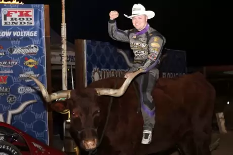 Bobby Pierce riding high at Central Arizona. (Terry Page)