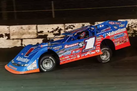 Brandon Sheppard heads to victory at Fairbury. (heathlawsonphotos.com)