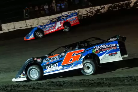 Clay Harris (6) challenges Brandon Sheppard (1). (Heath Lawson)