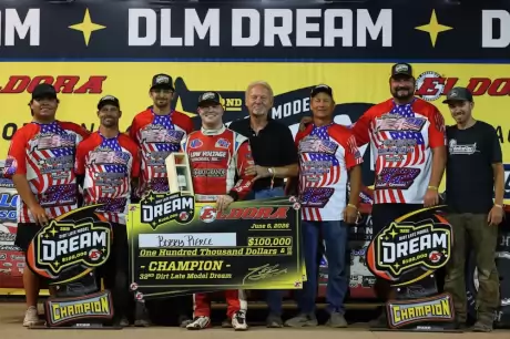 Bobby Pierce's Dream-winning team. (joshjamesartwork.com)