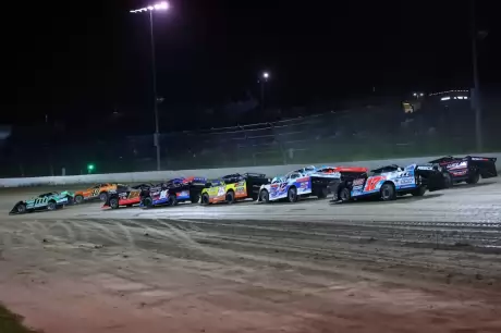 Wednesday's feature gets rolling at Eldora. (joshjamesartwork.com)