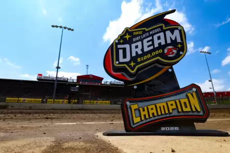 Eldora's Dream XXXII winner's trophy. (joshjamesartwork.com)