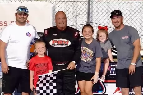 Randy Korte and family in victory lane. (Hot Mess Express Media)