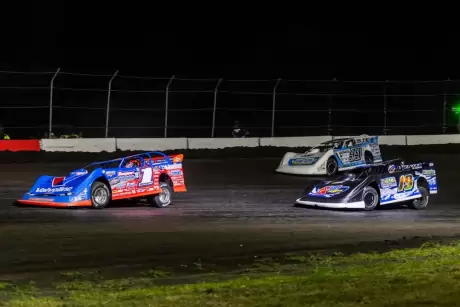 Brandon Sheppard pulls away in the final laps. (heathlawsonphotos.com)
