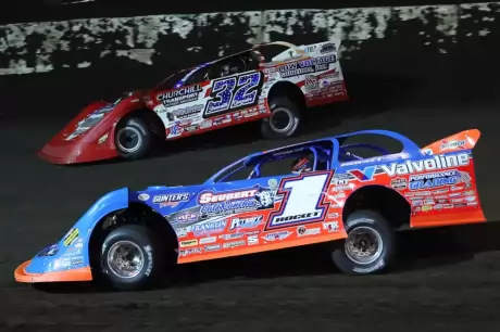 Bobby Pierce (32) battles winner Brandon Sheppard (1). (joshjamesartwork.com)