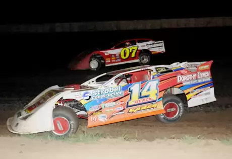 Kelly Boen (07) turned back charging Kyle Berck (14). (fasttrackphotos.net)