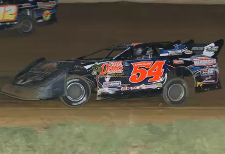 Dane Dacus races toward victory. (kohlsracingphotos.com)