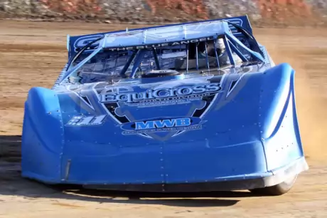 Robbie Blair blasts around the Clearfield oval. (pbase.com/cyberslash)