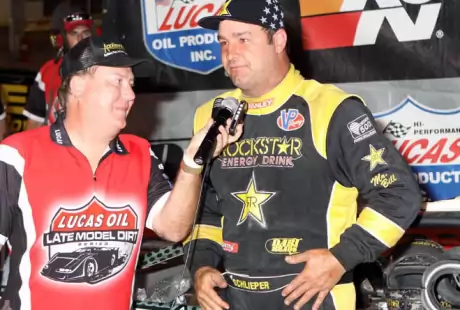 Dan Schlieper talks about his victory. (pbase.com/cyberslash)