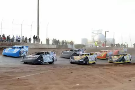 Polesitter Terry Phillips leads the field to green. (dennisbrownfield.com)