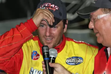 Tim McCreadie tells announcer James Essex about his home-state victory. (apexonephoto.com)