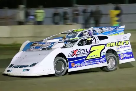 Lee Gill races to a $5,000 victory at Brighton Speedway. (Rod Henderson/canadianracer.com)