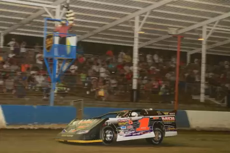 Don O'Neal takes the checkers at Terre Haute. (stlracingphotos.com)