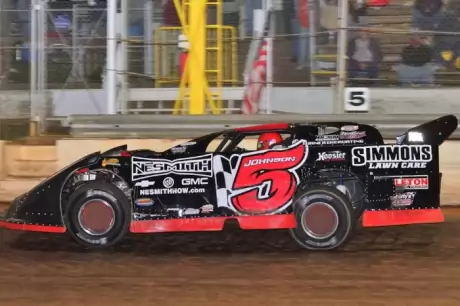 Ronnie Johnson heads for victory at Boyd's. (photobyconnie.com)