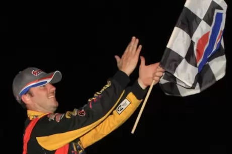 Tim McCreadie applauds the crowd after his $10,000 victory. (stlracingphotos.com)