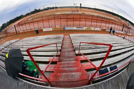 A soggy Golden Isles Speedway. (thesportswire.net)