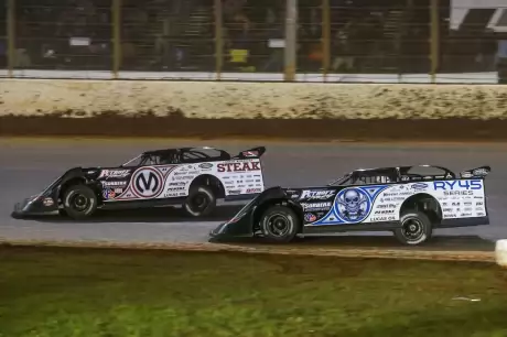 Chris Madden (0M) leads teammate Scott Bloomquist (0). (Brent Smith)