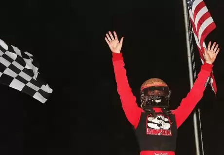 Pennington celebrates his $7,000 victory. (ronskinnerphotos.com)